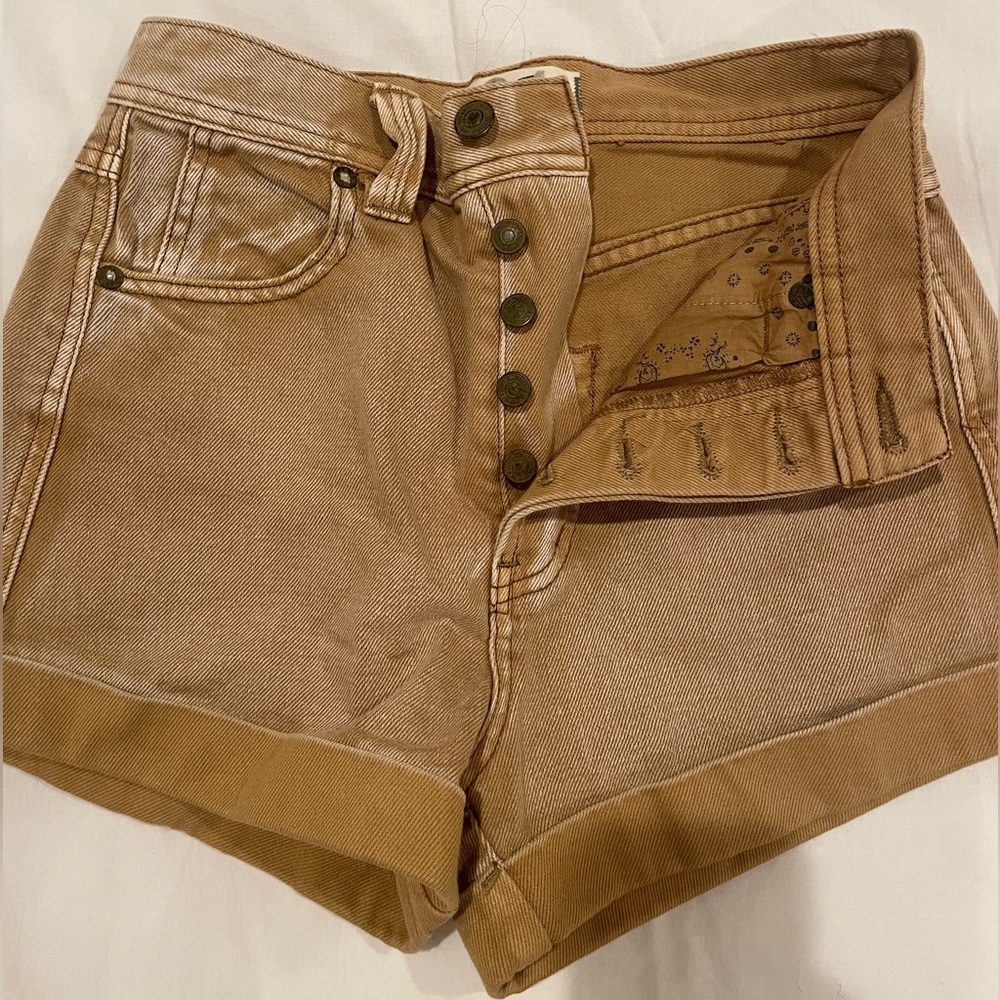 NWOT 🌟 We the FREE PEOPLE denim tan cuffed short mid-rise relaxed fit 🌟☀️